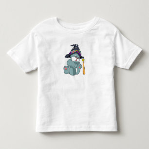 Katt som guide med magiskt trollspö och hög t shirt
