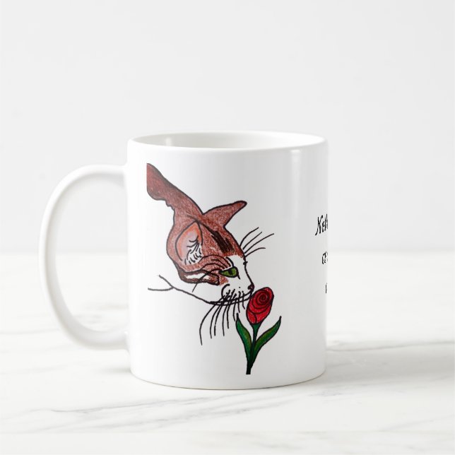 Katt som Luktar på en Ros Kaffemugg (Vänster)