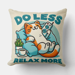 Katt som slantar design med bildtext som främjar a kudde