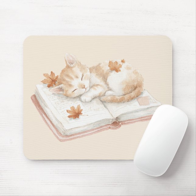 Katt som sover på en bok musmatta (Med mus)