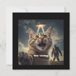 Katt som tar Selfie med UFO och Bigfoot Funny Gift Inbjudningar