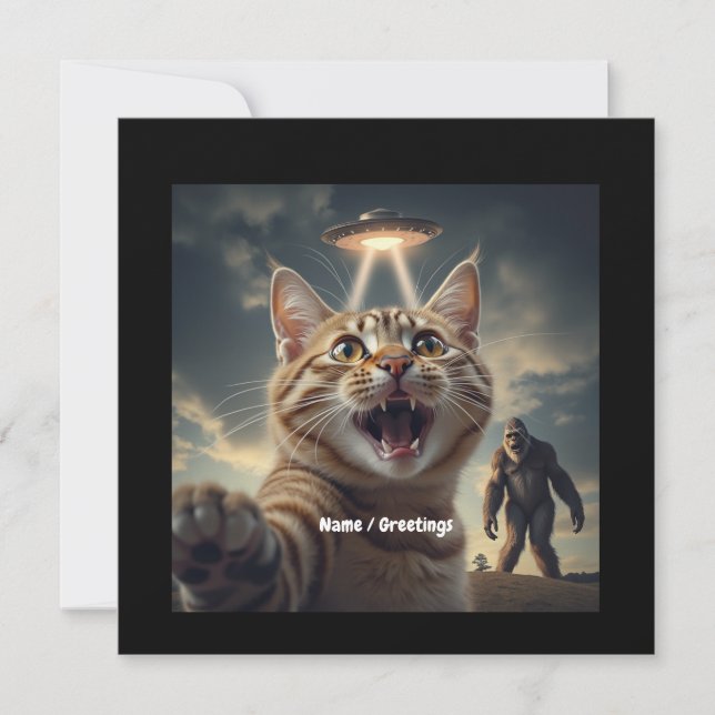 Katt som tar Selfie med UFO och Bigfoot Funny Gift Inbjudningar (Framsida)