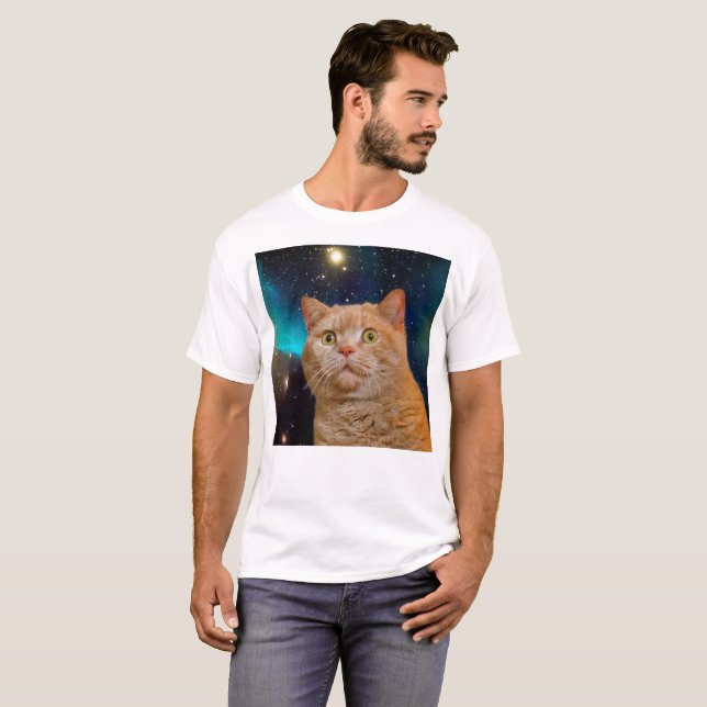 Katt som tittar på rymden t shirt (Hel framsida)