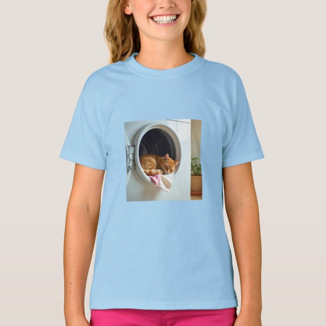 Katt sover i tvättande maskin t-shirt (Framsida)