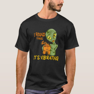 Katt spinnar Alien håller katt jag hittade detta D T Shirt