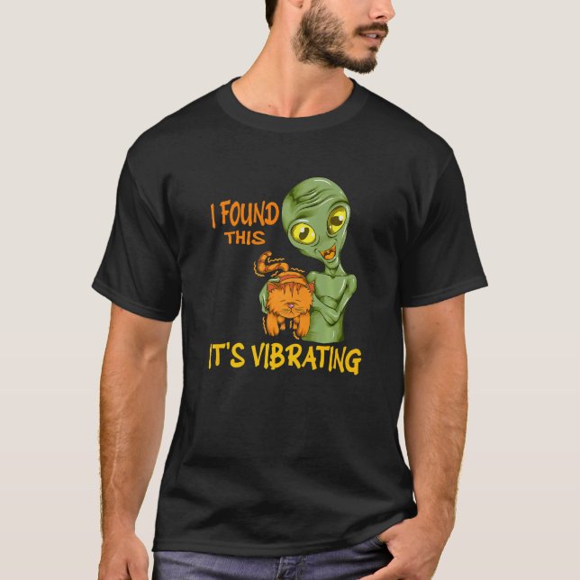 Katt spinnar Alien håller katt jag hittade detta D T Shirt (Framsida)