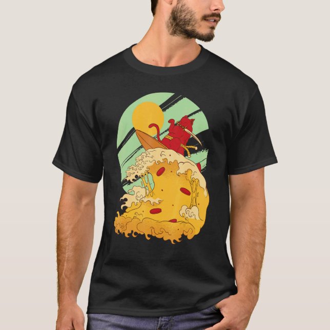 Katt Surfande Pizza i Cool Samuraj Stil T Shirt (Framsida)