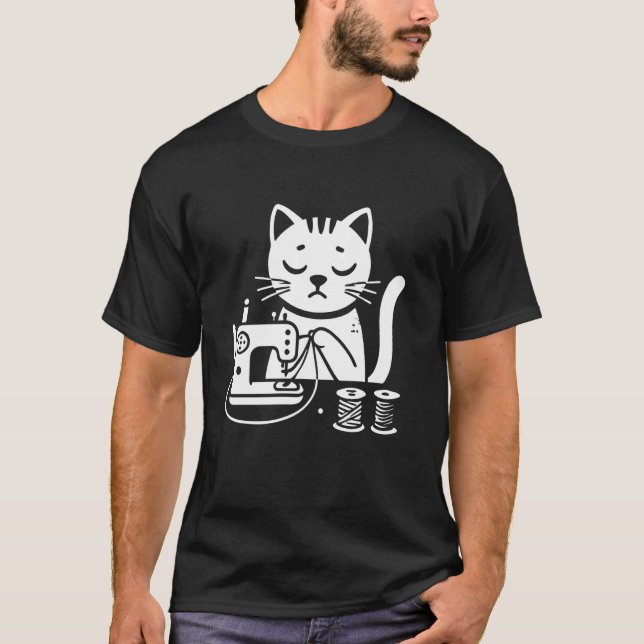 Katt Sy Stitchmaskin Med Trådar T Shirt (Framsida)