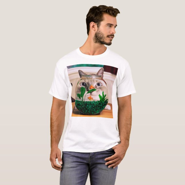 Katt tittar på fisk i akvarium t shirt (Hel framsida)
