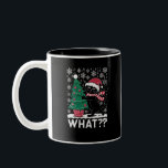Katt Vad roligt svart katt som trycker på Julgran Två-Tonad Mugg<br><div class="desc">Kat What FUNNY Black Cat Pushing Julgran Ug</div>