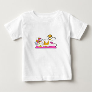 Katt vid Yoga Stretching-övning T Shirt
