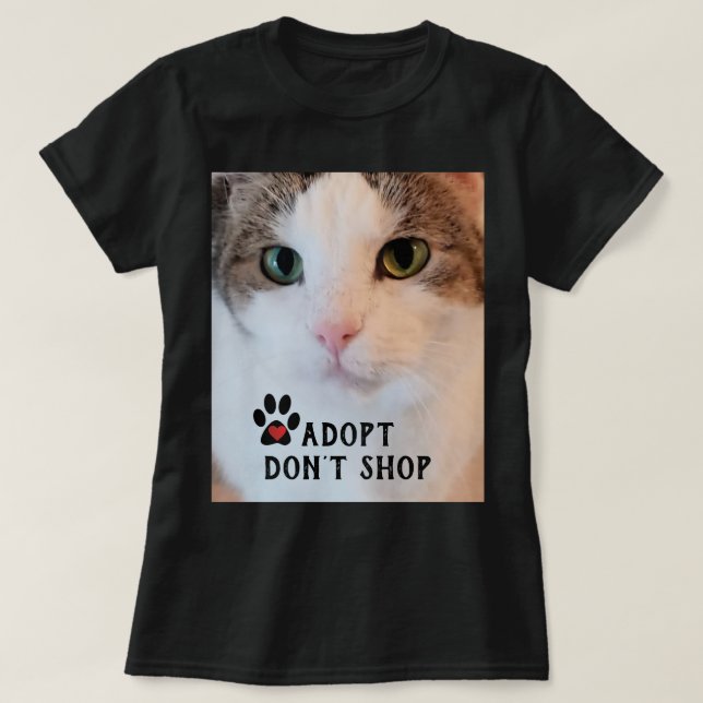 Kattadoption/Vitt kattfoto på svart T Shirt (Design framsida)