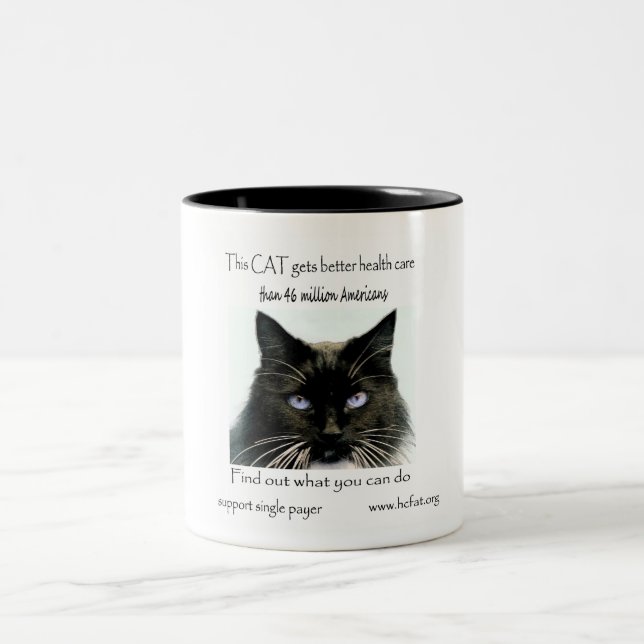Katten får bättre sjukvård Två-Tonad mugg (Center)