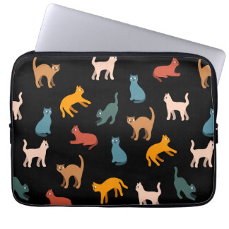 Katter på svart laptop fodral