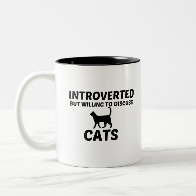 KATTER SOM INTROVERTERATS MEN SOM VILL DISKUTERA Två-Tonad MUGG (Vänster)