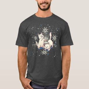 Katter som leker med Snöflingor av Tobe Fonseca T Shirt