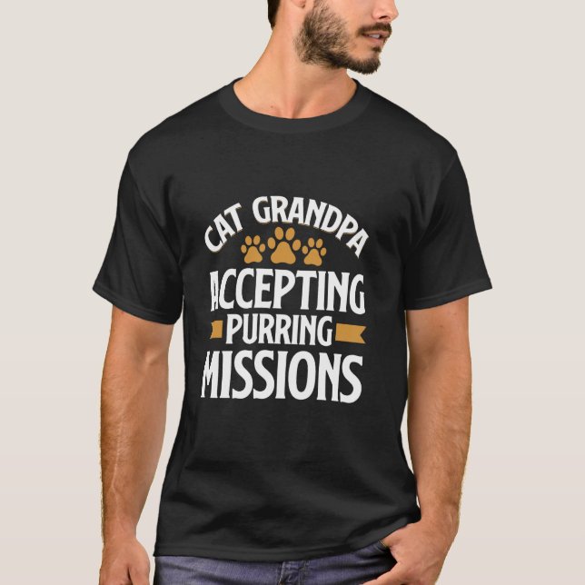 Kattfarfar Accepterar Spinnande Uppdrag Kattfarfar T Shirt (Framsida)