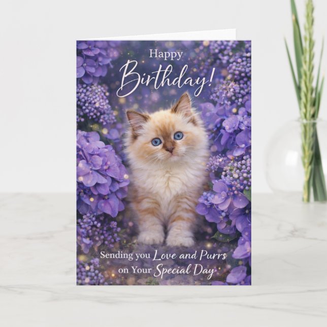 Kattfödelsedags kort – Söt kattunge & lila blommor (Framsida)