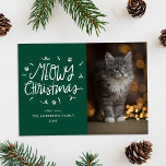 Kattfoto för grym Grönt - middagsjul Julkort<br><div class="desc">Katttemat julkort med "Meowy jul" i en vit,  vismisk handstil omgiven av tass avtryck på gröntens bakgrund. Anpassa Meowy-julkortet med din familj namn,  året och ett lodrät-foto.</div>