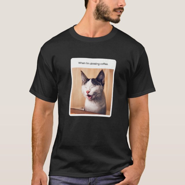 Kattkött när jag dricker kaffe t shirt (Framsida)