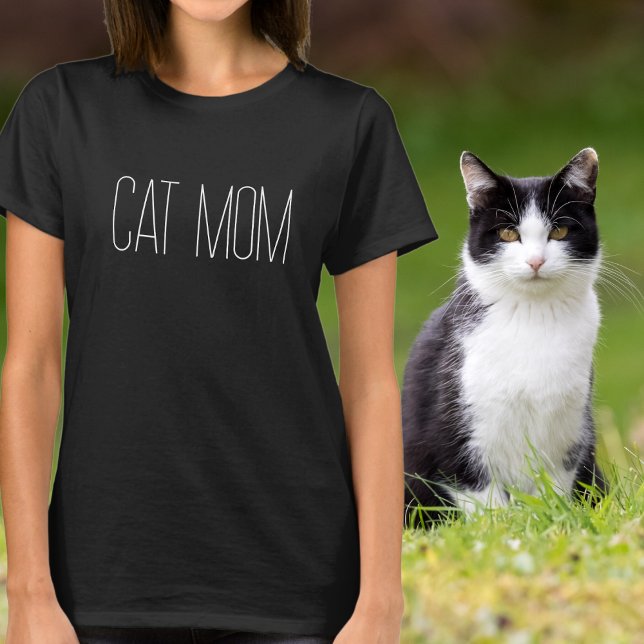 Kattmamma Minimalistisk Vit Typografi T Shirt (Skapare uppladdad)