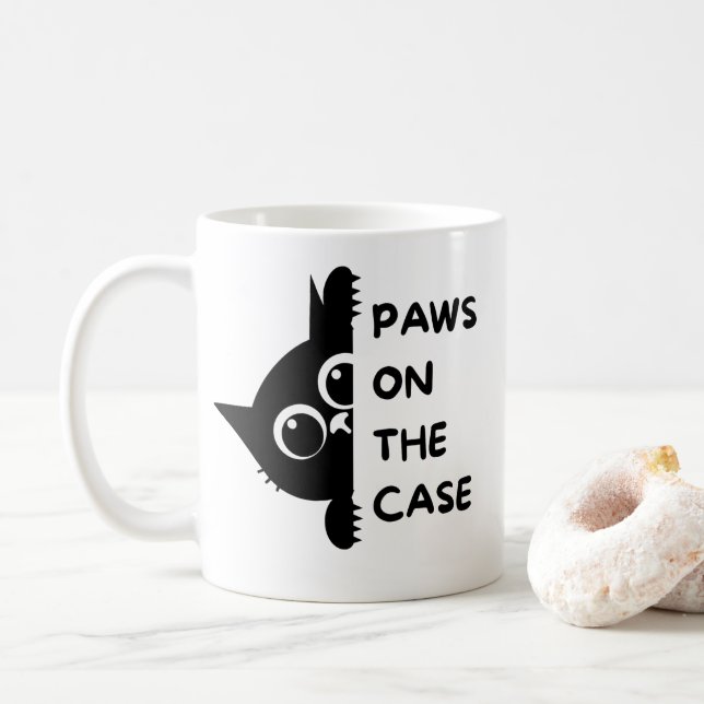 Kattmugg med texten Klo på fallet – Rolig kaffemug Kaffemugg (Med munk)