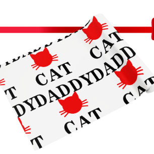 Kattpappa som slår in papper presentpapper