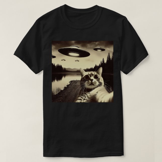 Kattselfie med UFO T Shirt (Design framsida)