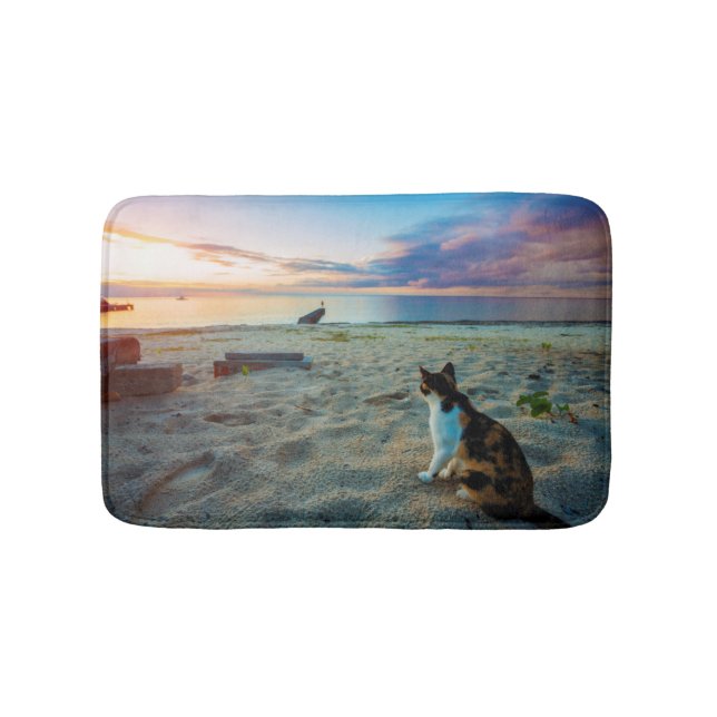 Kattsitta på en strand badrumsmatta (Framsidan)