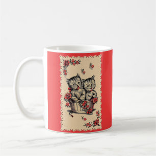 Kattungar i en blomma i basket kaffemugg