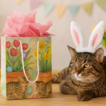 Kattungar som leker med påskägg