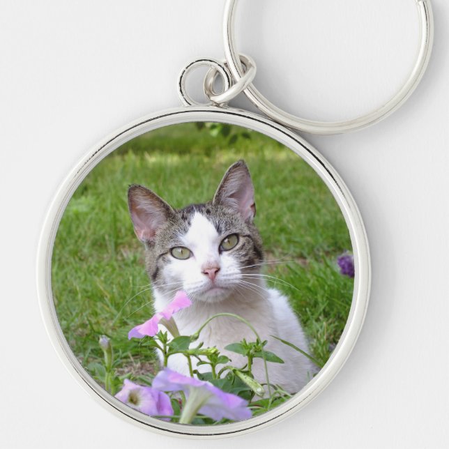 Kattunge i Nyckelringen Flowers Rund Silverfärgad Nyckelring (Framsidan)