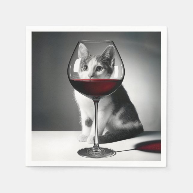 Kattunge kikande genom ett vinglas pappersservett (Framsidan)