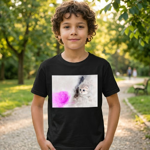 Kattunge som leker med en rosa garnboll akvarell t shirt