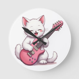 Kattunge spelar gitarr rund klocka