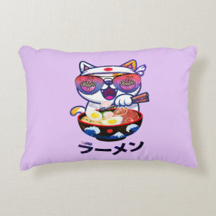 Kawaii Cat Eating Ramen - Cute Japanska Noodles Prydnadskudde