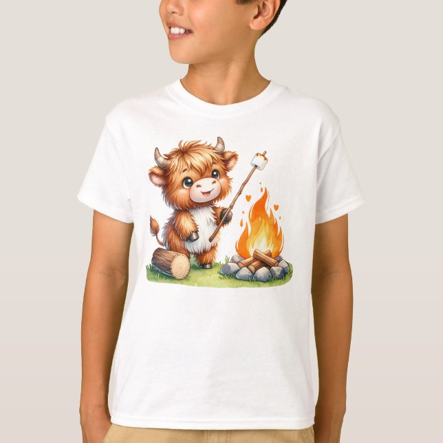 Kawaii Highland Cow Roasting Marshmallow Camping T Shirt (Framsida)