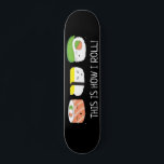 Kawaii Illustration Så här rullar jag Sushi Roll  Mini Skateboard Bräda 18,5 Cm<br><div class="desc">Lustigt och sött sushi-illustration för den här skateboard. I ord "Så här rullar jag". Kawaii (söt) stil teckning på svart.</div>