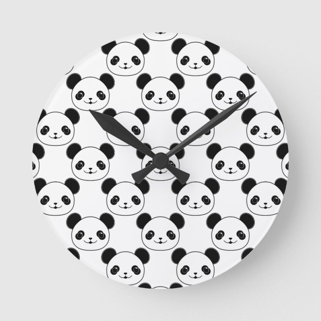 Kawaii Panda Mönster i svartvitt Rund Klocka (Framsida)
