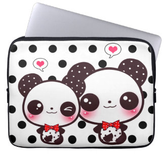 Kawaii pandas på svart polka dots laptop fodral