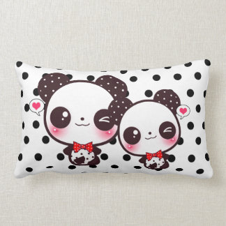 Kawaii pandas på svart polka dots lumbarkudde