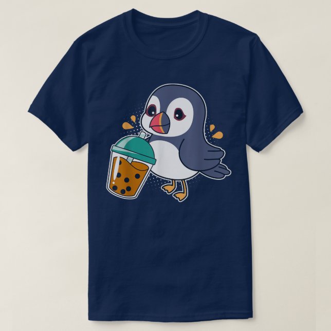 Kawaii Puffin Bird Drinking Boba - Bubble Tea T Shirt (Design framsida)