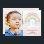 Kawaii Rainbow & Clouds Girl Birthday Photo Inbjudningar<br><div class="desc">Grattis till din lilla flickas stora dag med den här drömmarinklistrade regnbågsinbjudan. Med mjuk bakgrund och söta Kawaii-moln i änden av en mjuk regnbåge. Den här inbjudan innehåller ett modernt intag på ett tema för vintage. Den här designen är perfekt för 1:a till 10:e födelsedagsfirandet. Anpassa med ditt barns foto-...</div>