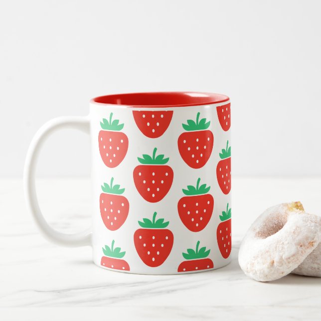 kawaii strawberries Två-Tonad mugg (Med munk)