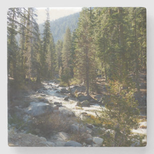 Kaweahfloden i Sequoia National Park Stenunderlägg