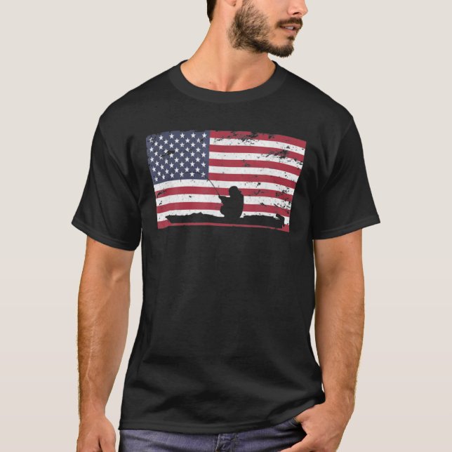 Kayak Fishing American Flagga T Shirt (Framsida)