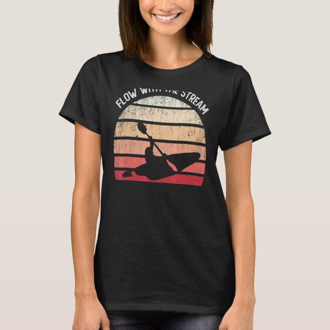 Kayak Squad Whitewater-teamet flödar med ström C T Shirt (Framsida)