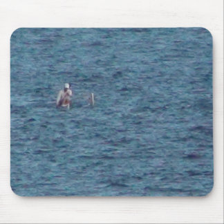 Kayakeren målar in musmatta