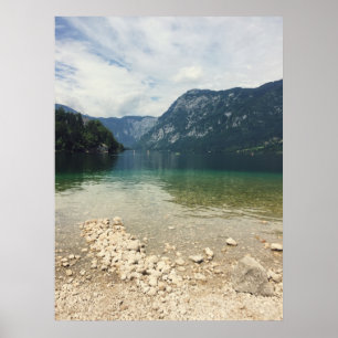 Kayakers i avståndet på sjöfotoet poster