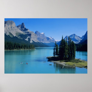 Kayaking on Maligne Sjö på Spirit Island Poster